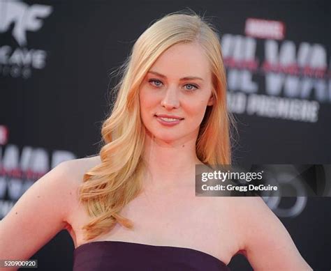 2.658 Deborah Ann Woll Fotos und hochauflösende Bilder